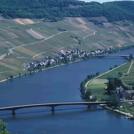 Konukevi Weingut & Gastehaus Bernhard Eifel Trittenheim